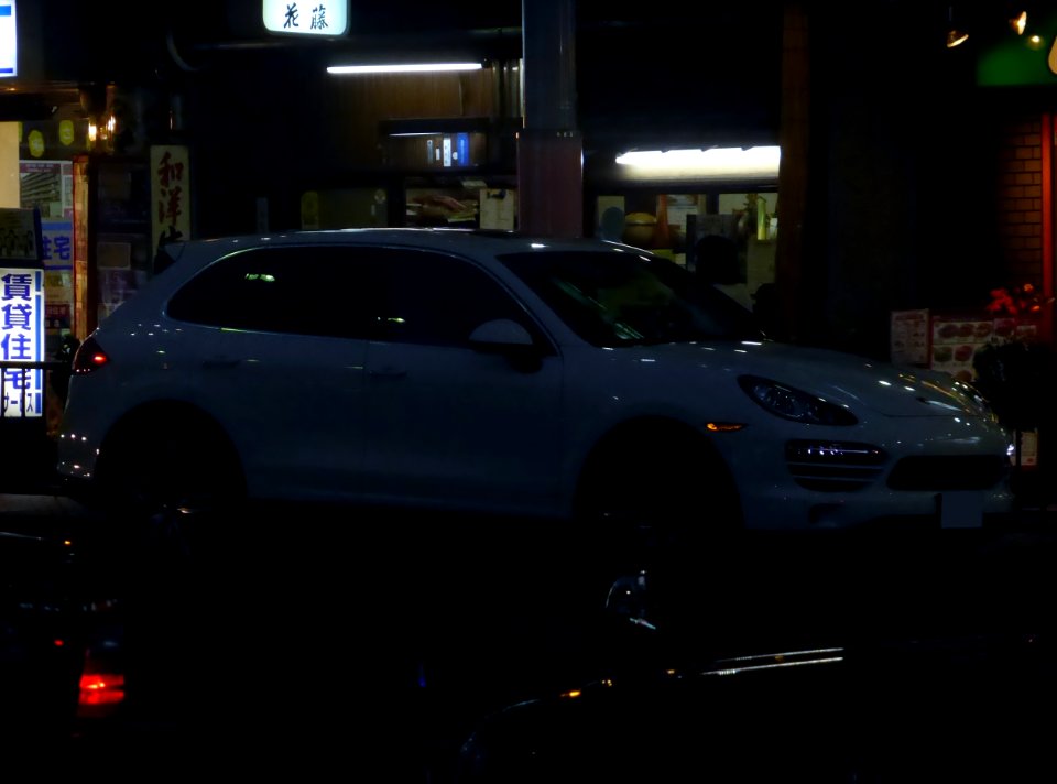 Porsche Cayenne (958) right