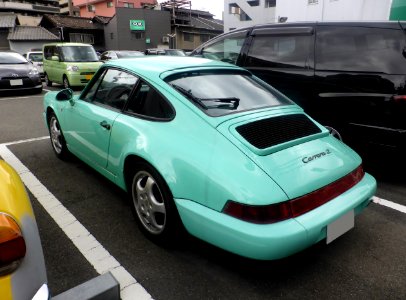 Porsche 993 Carrera 2 coupe rear