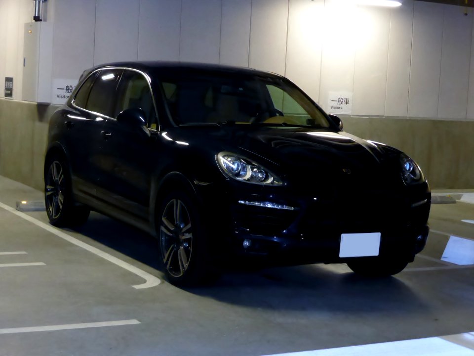 Porsche Cayenne Turbo (958) front