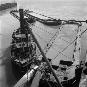 Pontons met de sleepboot Spes, Bestanddeelnr 900-7404