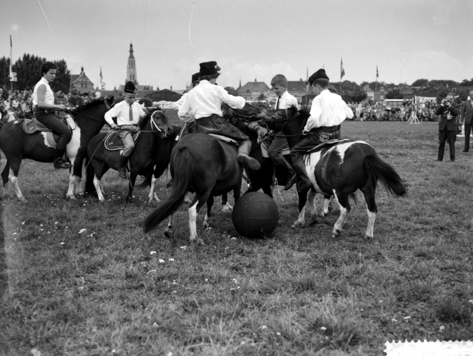 Pony voetbalwedstrijd te Breda, Bestanddeelnr 911-4686