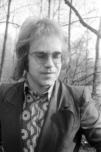 Popzanger Elton John in Nederland Elton John , kop, Bestanddeelnr 924-2768
