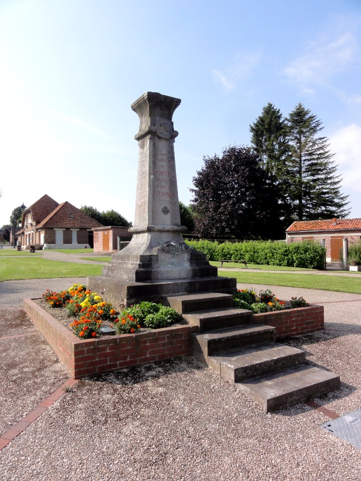 Pontru (Aisne) monument aux morts