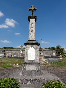 Pont-sur-Meuse (Meuse) monument aux morts au cimetière