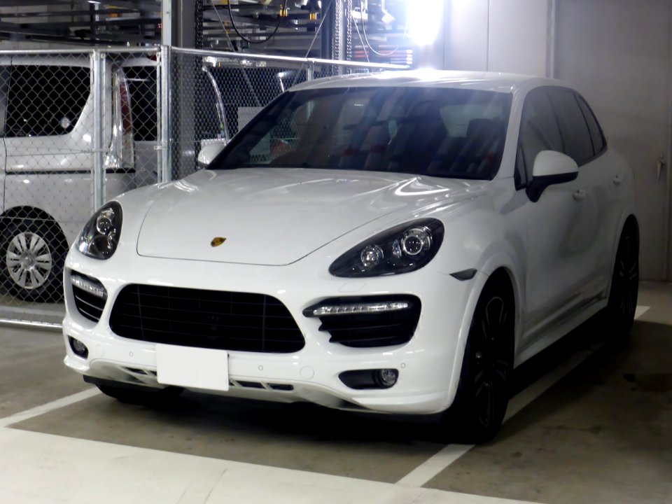 Porsche Cayenne GTS (958) front