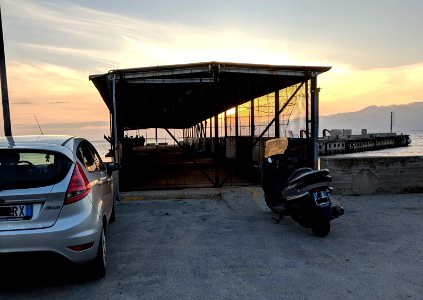 Pontile aeroporto stretto ingresso
