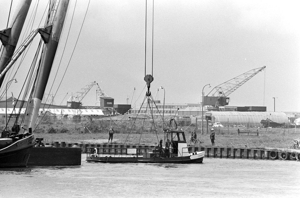 Pontje overvaren bij Demka-brug te Utrecht, Bestanddeelnr 919-3427