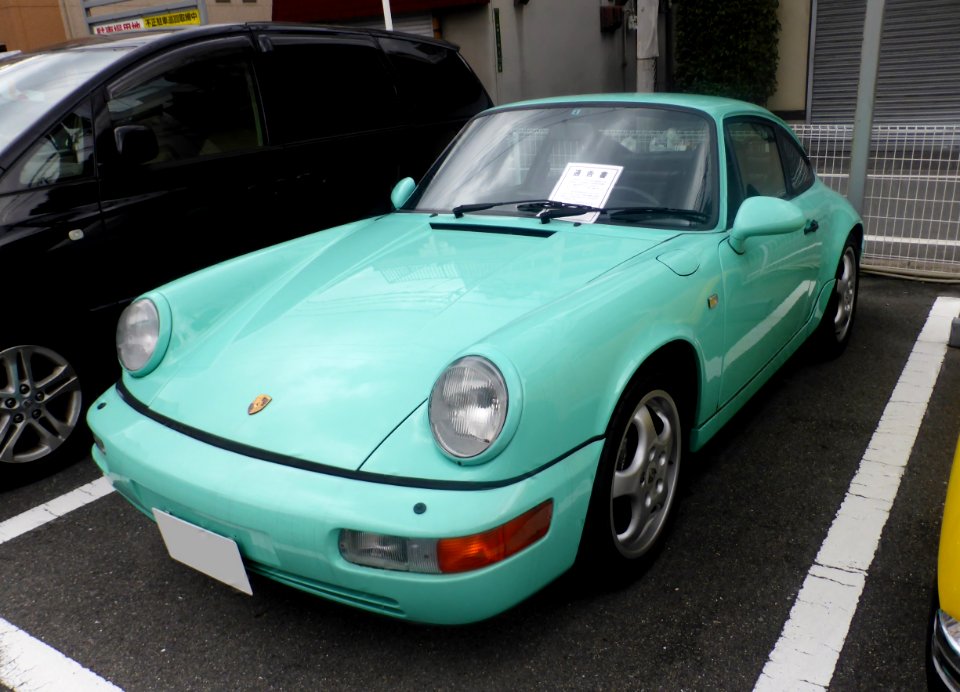 Porsche 993 Carrera 2 coupe front