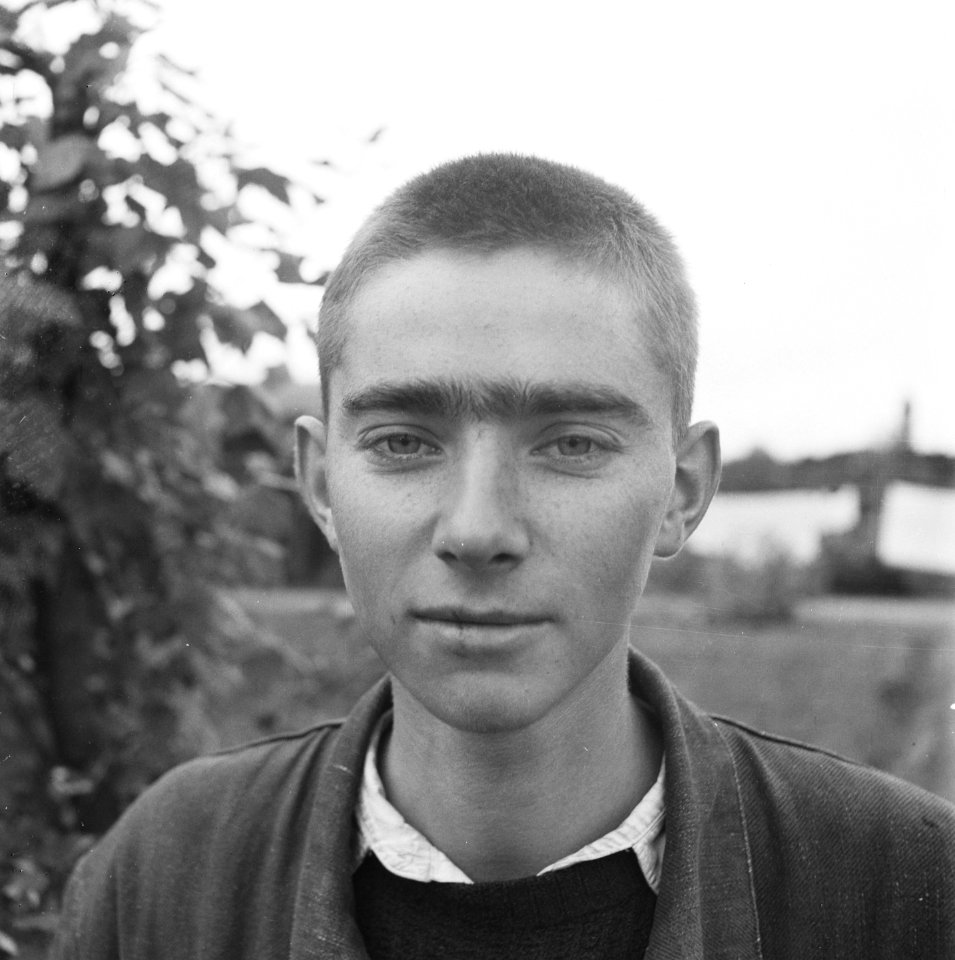 Portret van een jongen, Bestanddeelnr 900-9437