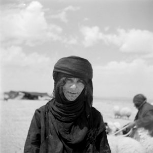 Portret van een bedoeïnen vrouw, Bestanddeelnr 255-6079