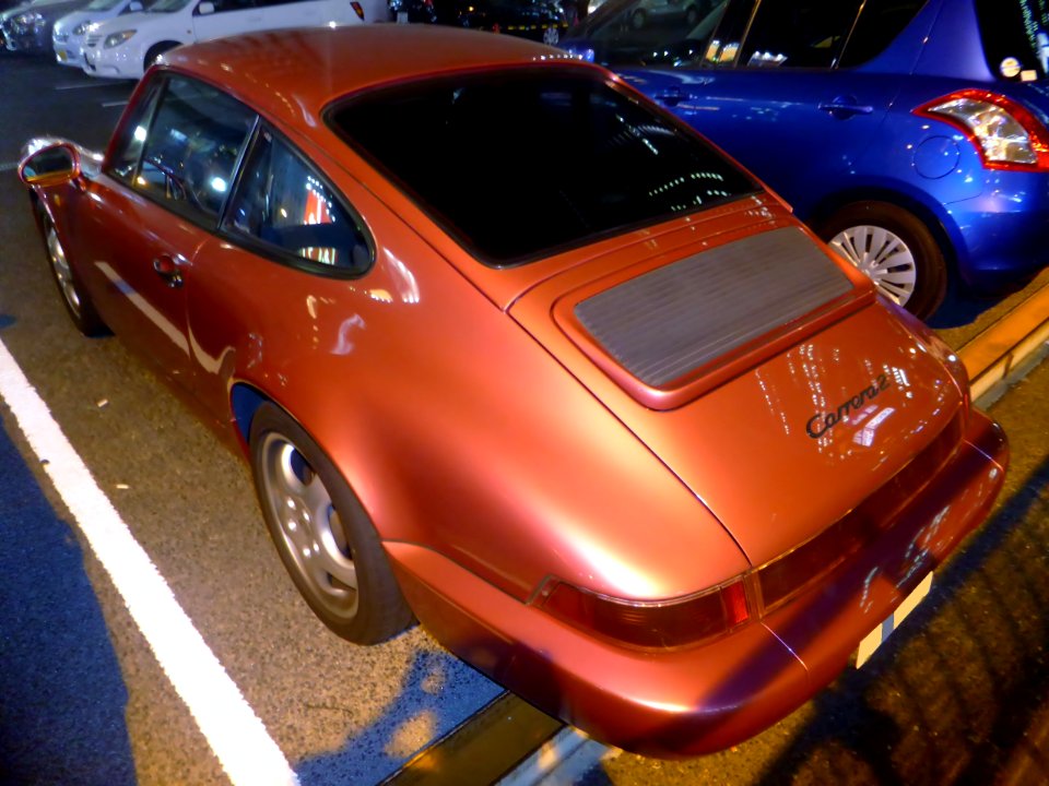 Porsche 964 Carrera2 coupé at night rear