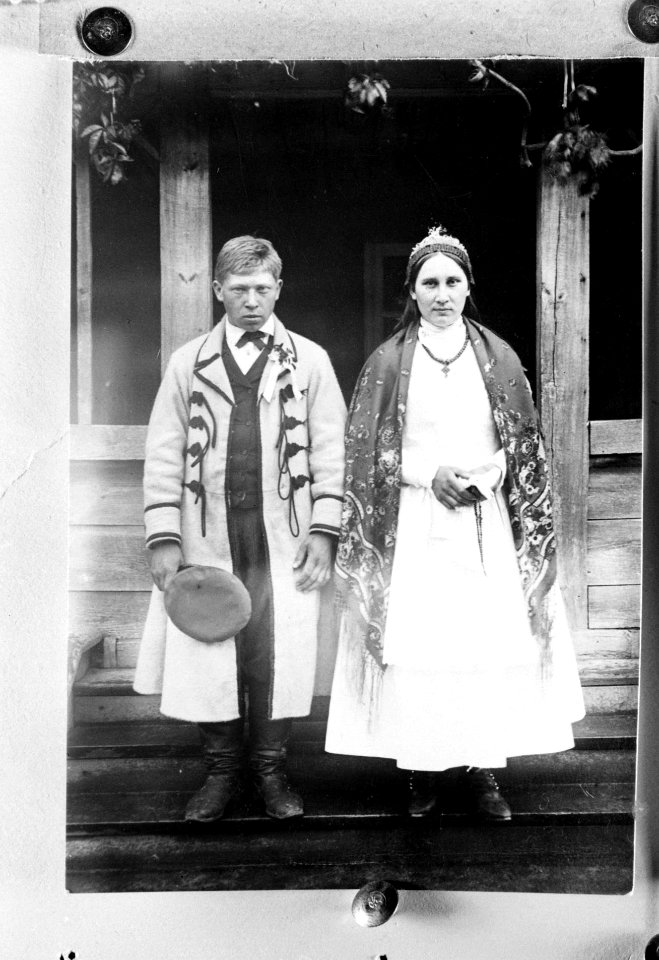 Portret van een herdersechtpaar uit Smadzenize in het Radom-gebied Reproductie , Bestanddeelnr 190-1010