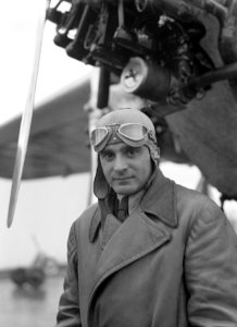 Portret van de piloot Marian Stanislaw Plonczynski (1900-1974), Bestanddeelnr 190-1344 photo