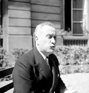 Portret van diplomaat Štefan Osuský, Bestanddeelnr 255-8774