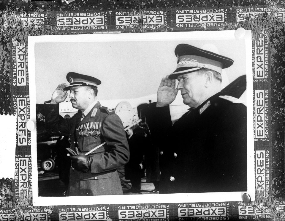 Portret Nari Singh ( Maharadja van Kashmir ) Ayub Khan ( ex president Pakistan ), Bestanddeelnr 914-0429