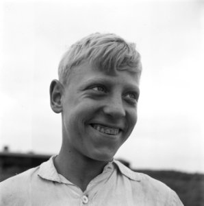 Portret van een blonde jongen, Bestanddeelnr 900-9441