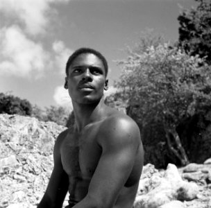 Portret van een visser aan de Sint Michielsbaai aan de Zuidkust van Curaçao, Bestanddeelnr 252-7524