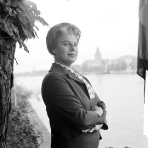 Portret van de sopraan Irmgard Seefried in Amsterdam voor deelnemen aan Holland-, Bestanddeelnr 914-0479