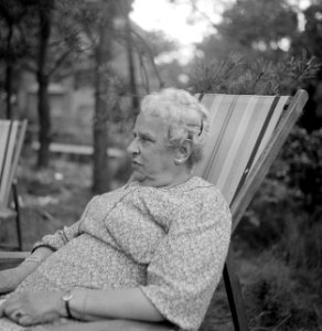Portret, misschien van de moeder van Van de Poll, Bestanddeelnr 191-1095
