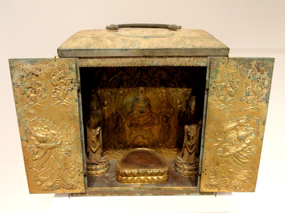 Portable Buddhist Shrine with Two Standing Boddhisattvas, 14th century, Koryo dynasty, Korea, gilt bronze - Sackler Museum - DSC02571