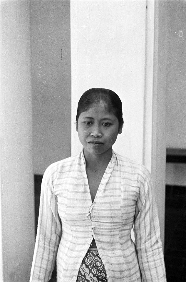 Portret van een Indonesische jonge vrouw, Bestanddeelnr 6200