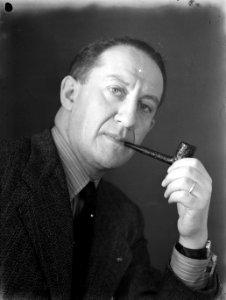 Portret van Emil Josef Smetanic Klinsky met een pijp, Bestanddeelnr 190-0654
