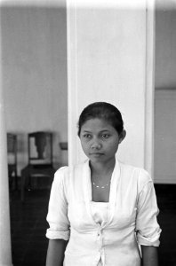 Portret van een Indonesische jonge vrouw, Bestanddeelnr 6184