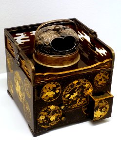 Portable smoking set, Japan, Edo or Meiji period, wood, metal, black lacquer, maki-e, varnish - Linden-Museum - Stuttgart, Germany - DSC03563