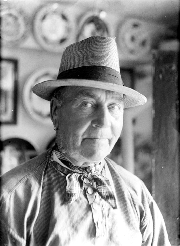 Portret van een man in Marker klederdracht, Bestanddeelnr 252-0713