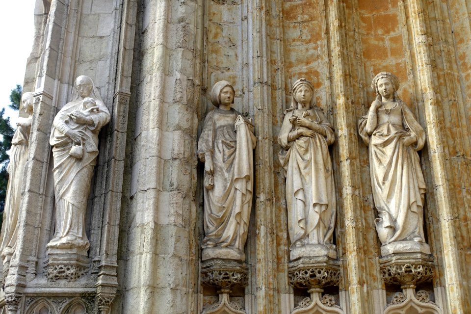 Portal statues - Église Notre-Dame du Sablon - Brussels, Belgium - DSC08259