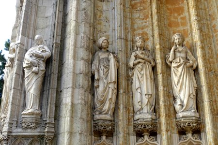 Portal statues - Église Notre-Dame du Sablon - Brussels, Belgium - DSC08259