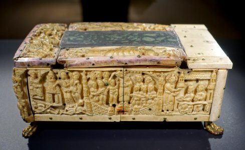 Portable altar, Lower Rhine, 1050-1075, walrus tooth, ivory, green porphyry, gilt bronze, view 2 - Hessisches Landesmuseum Darmstadt - Darmstadt, Germany - DSC00239 photo