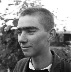 Portret van een jongen, Bestanddeelnr 900-9436