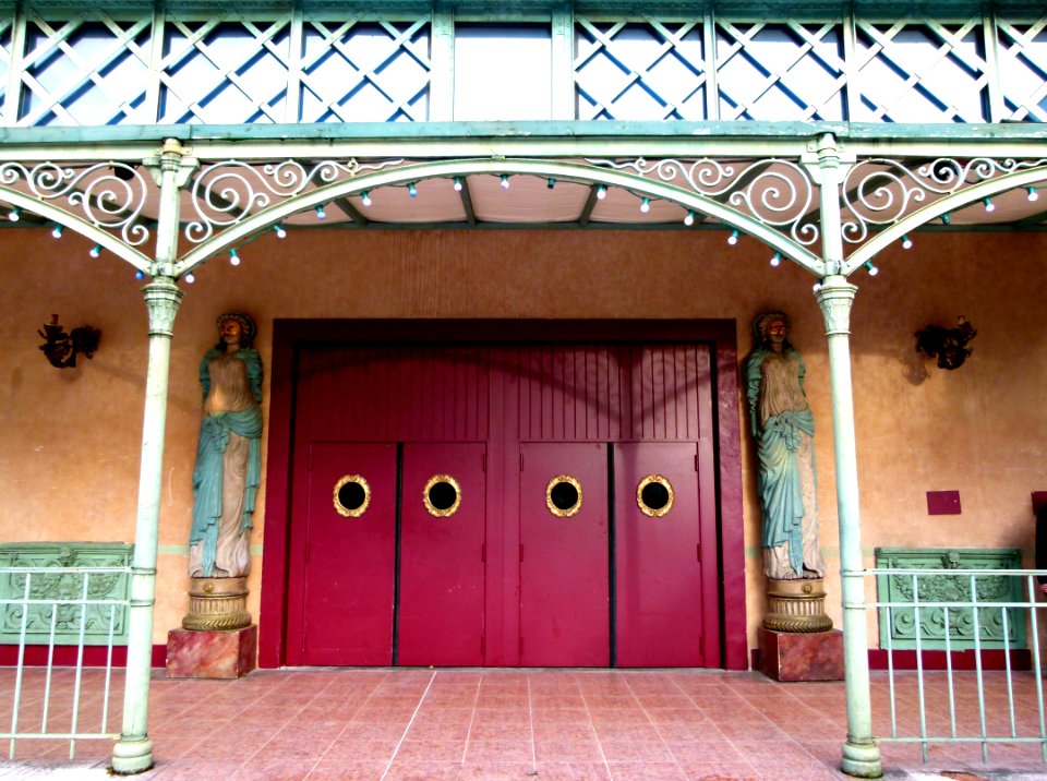 Portes du Musée des Arts Forains