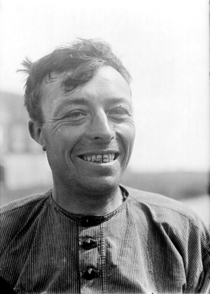 Portret van een man in Marker klederdracht, Bestanddeelnr 252-0711