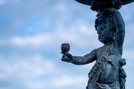 Portrait der Figur auf dem Brunnen vor der Nervenklinik in Tübingen photo