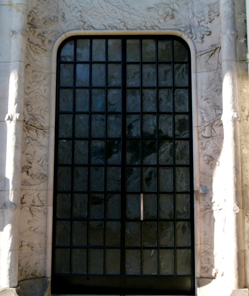 Porte d'immeuble Cours Albert 1er