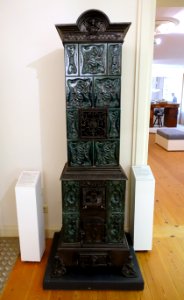 Portable heating stove, Jugendstil, Reinicke & Richau, Braunschweig, c. 1900 AD, cast iron, ceramic tiles - Braunschweigisches Landesmuseum - DSC04815