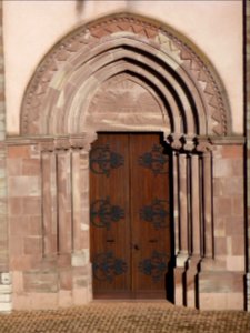 Portail néogothique (Saint-Jean-de-Bassel)