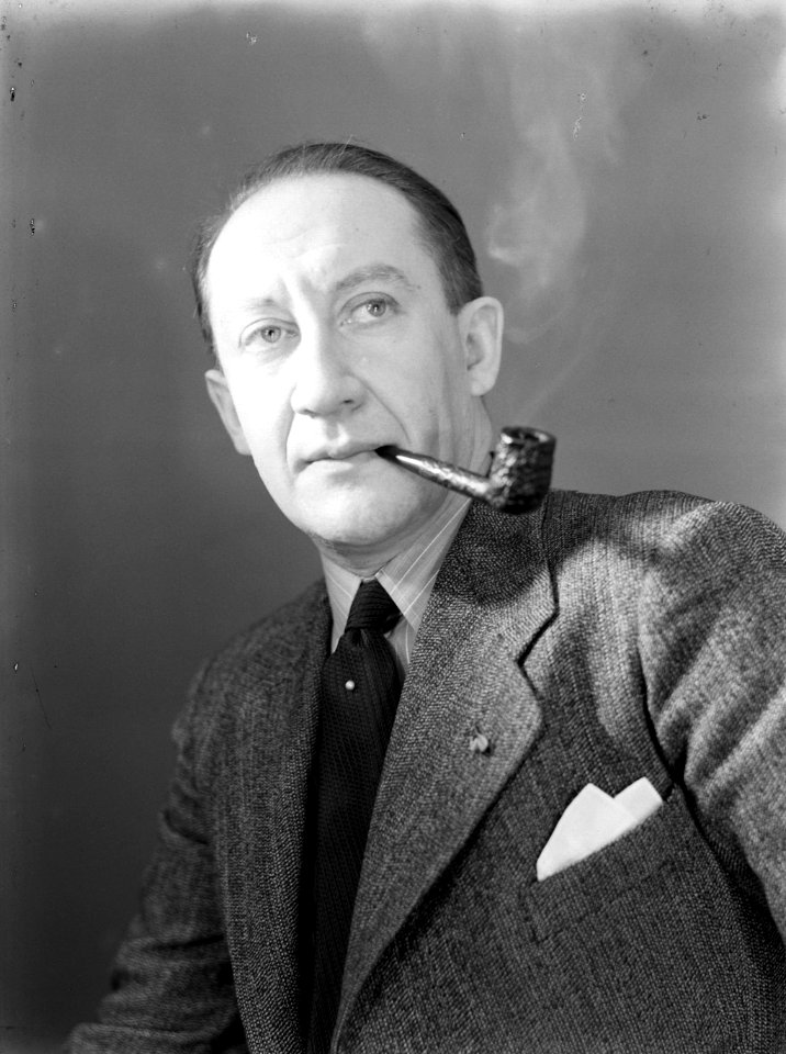 Portret van Emil Josef Smetanic Klinsky met een pijp, Bestanddeelnr 190-0655