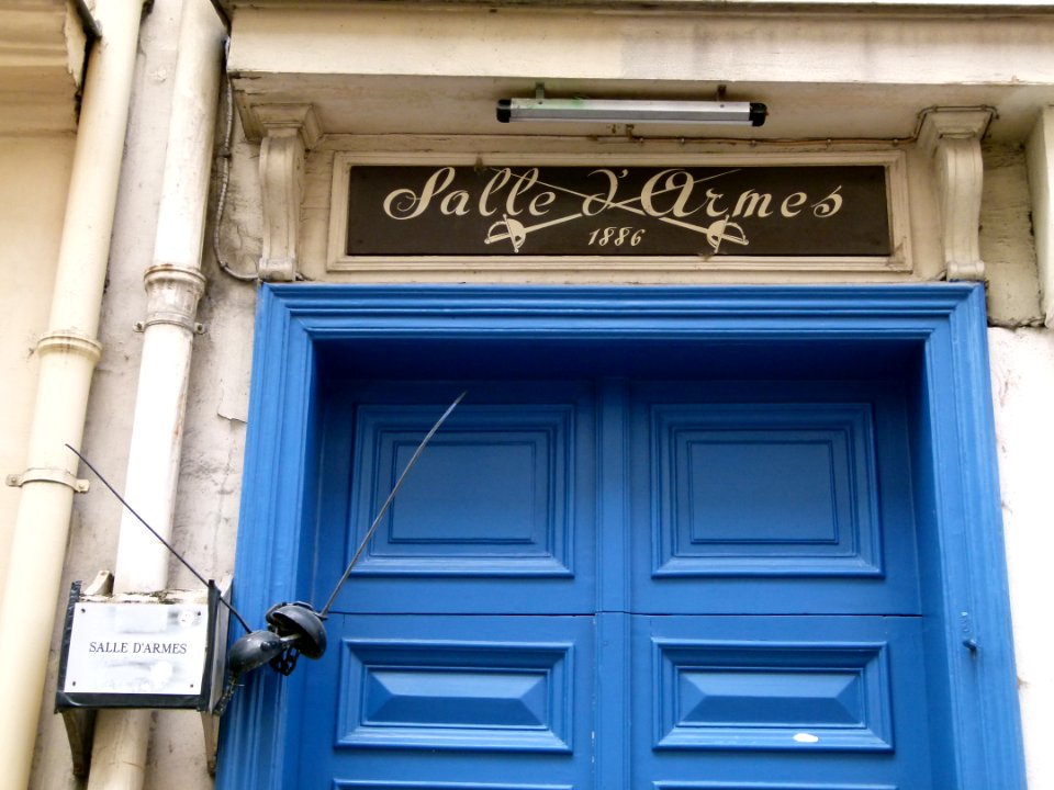 Porte d'entrée d'une salle d'escrime, quartier Latin