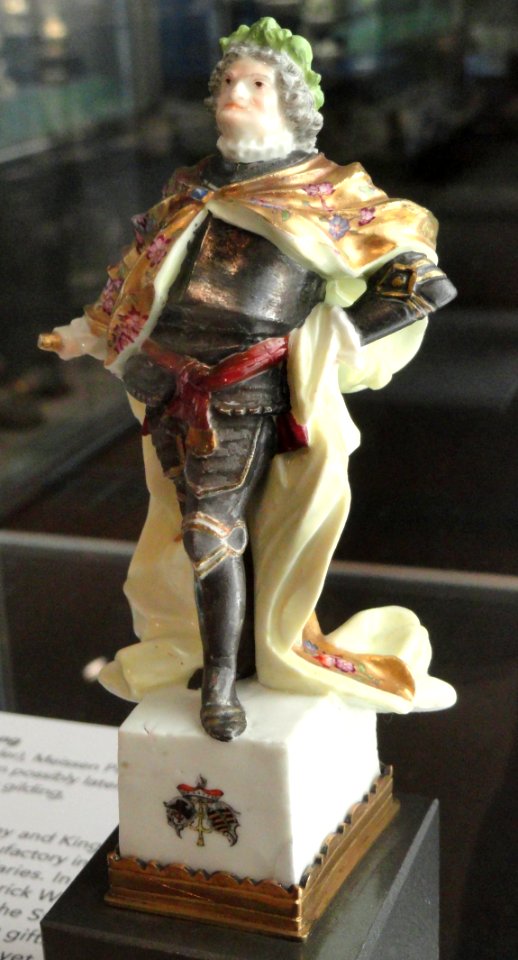 Portrait of Augustus II the Strong, c. 1714-1720, Meissen, modeled by Johann Joachim Kretzchmar, Bottger porcelain, enamel, gold, silver gilding - Gardiner Museum, Toronto - DSC00750