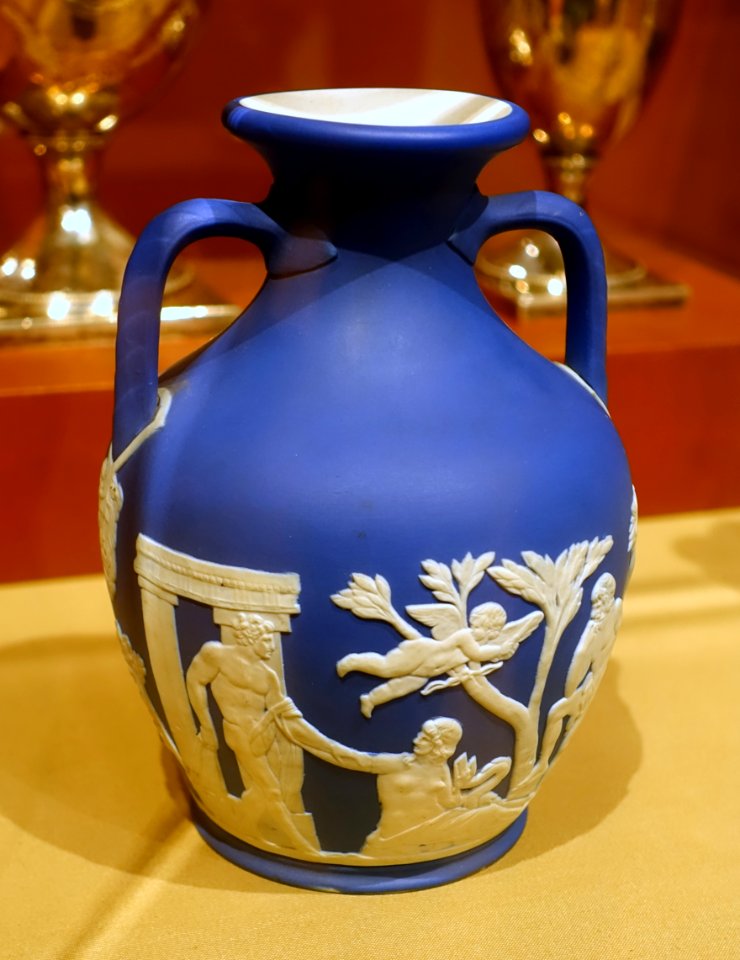 Portland Vase, Wedgwood, c. 1820, stoneware - Currier Museum of Art - Manchester, NH - DSC08006
