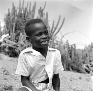 Portret van een inheemse jongen bij Savonet op Curaçao, Bestanddeelnr 252-7385