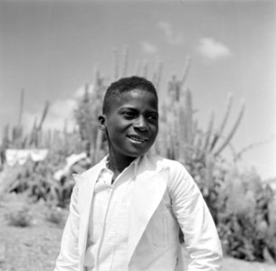 Portret van een inheemse jongen bij Savonet op Curaçao, Bestanddeelnr 252-7386