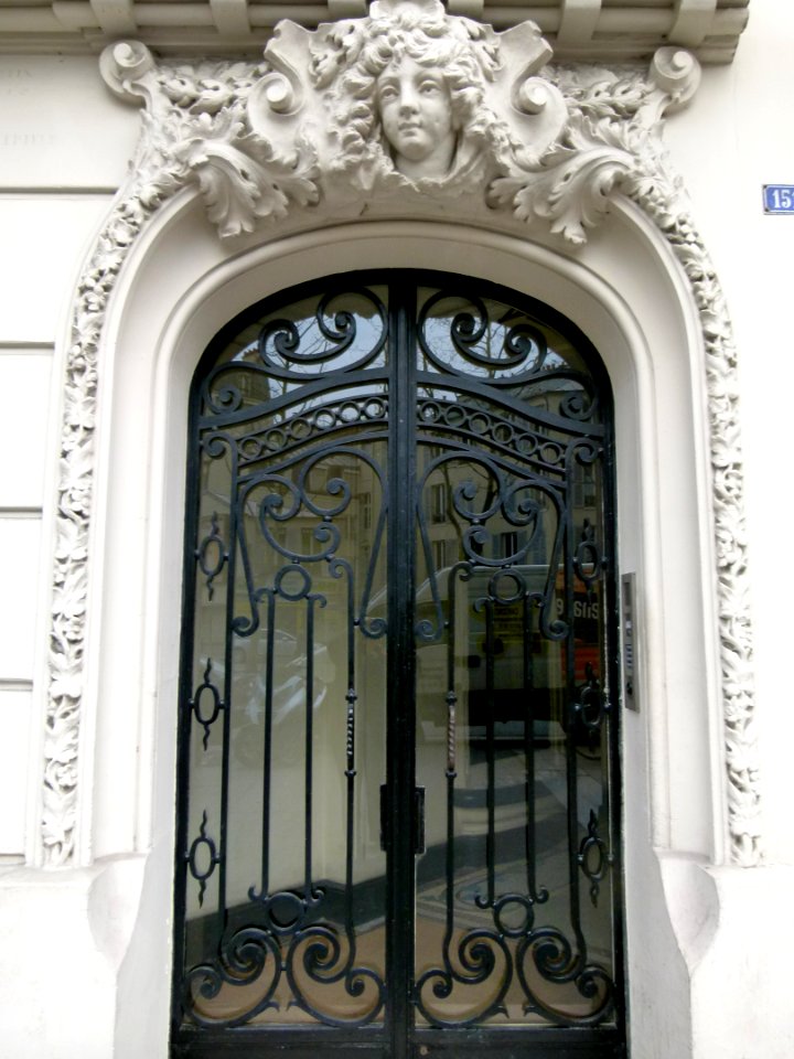 Porte à Paris