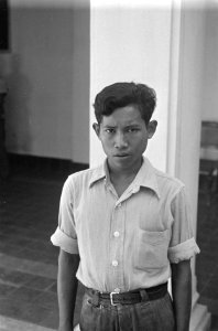 Portret van een Indonesische jongen in uniform, Bestanddeelnr 6203