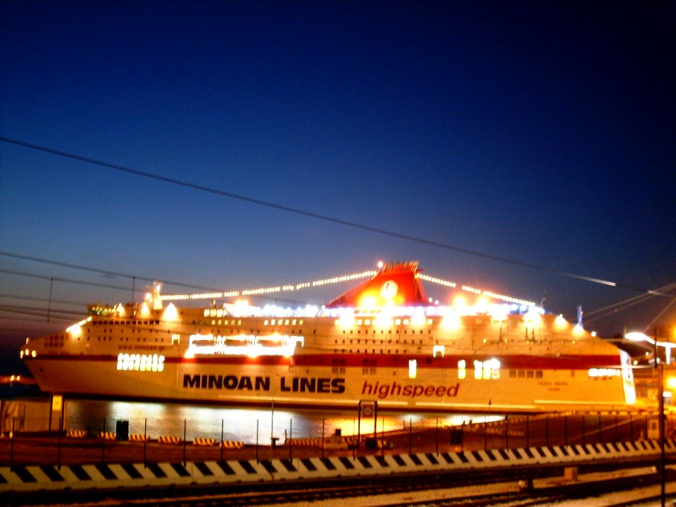 Porto Ancona nave sera