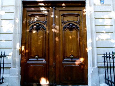 Porte d'immeuble avenue Franklin D. Roosevelt