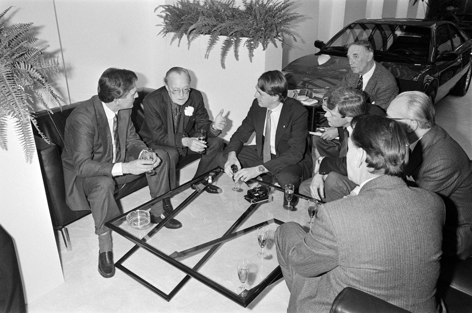 Prins Bernhard bezoekt Auto RAI'85 in Amsterdam Prins Bernhard en Ferrarimensen, Bestanddeelnr 933-2295